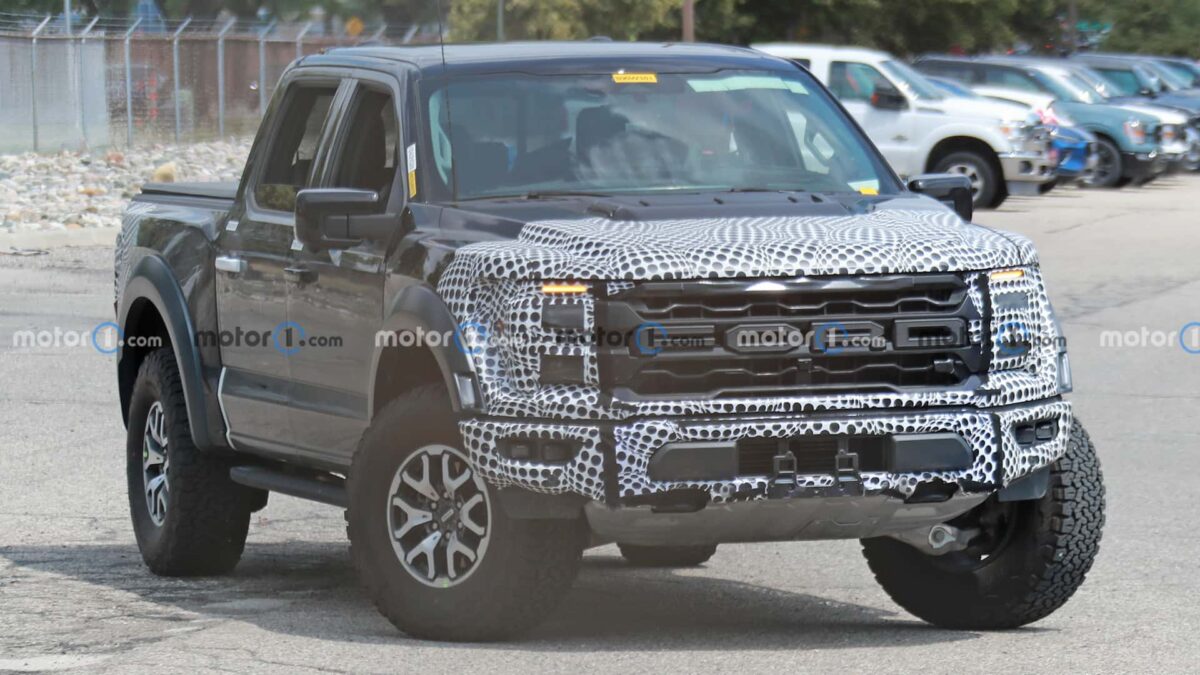 2024 ford f 150 raptor spy photos فورد F-150 رابتر 2024 فيس ليفت الجديدة تظهر أثناء اختبارها في الطرق الأمريكية