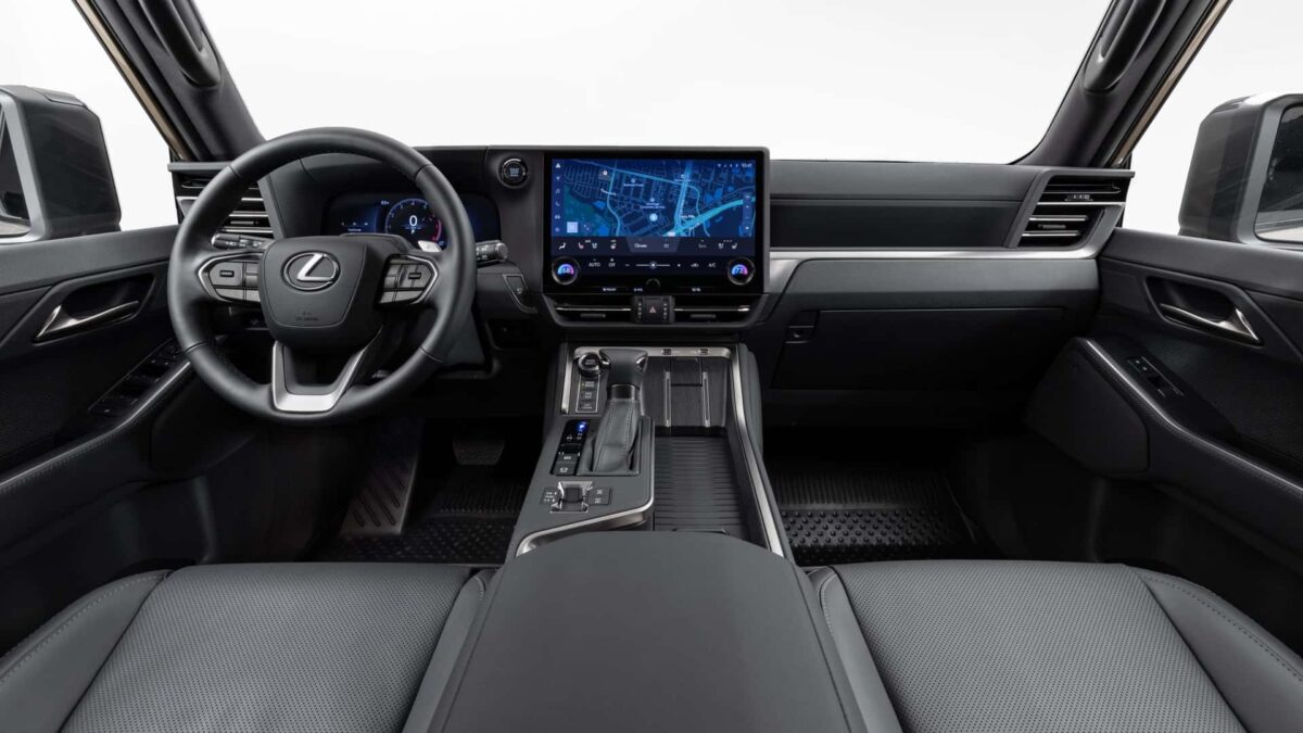 2024 lexus gx 12 لكزس تكشف الستار عن GX 2024 الجيل الجديد كلياً بلغة تصميم أكثر جراءة وداخلية أفخم