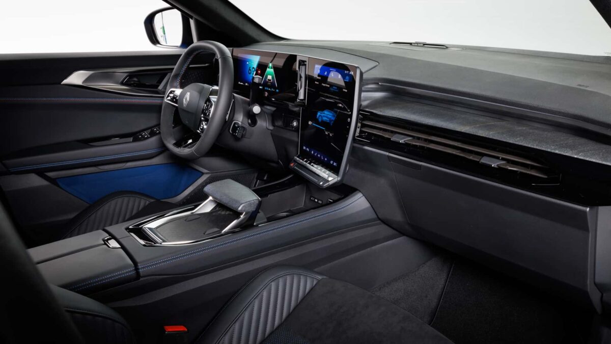 2024 renault rafale interior 1 رينو رافالي هي كوبيه-SUV فرنسية جديدة كلياً للأسواق العالمية "صور ومواصفات"