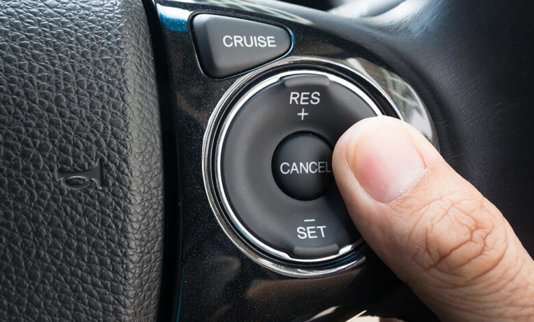 Cruise Control usingAR27092021 هل مثبت السرعة في السيارة له عيوب؟