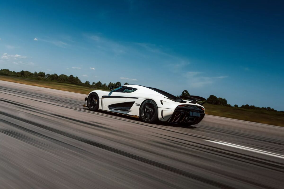 Koengsegg Regera New Record 3 كوينيجسيج ريجيرا السويدية تكسر الرقم القياسي للتسارع من الصفر إلى 400 كمس ثم إلى الصفر مجدداً