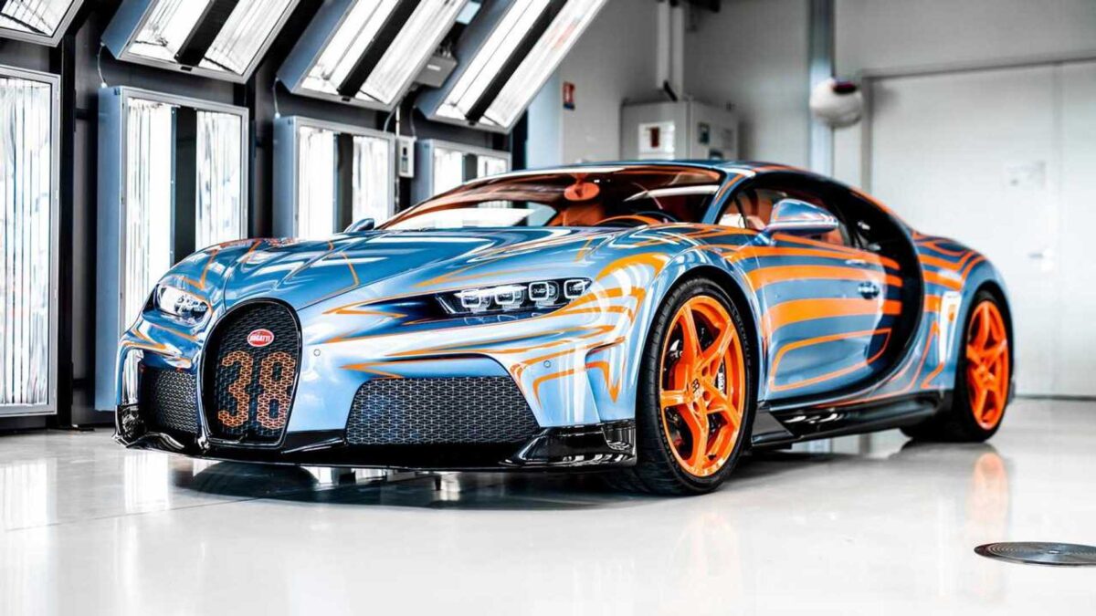 bugatti chiron super sport first customer deliveries 2 بوجاتي شيرون تسابق مكوكاً فضائياً في الولايات المتحدة لإثبات السيادة على الأرض!