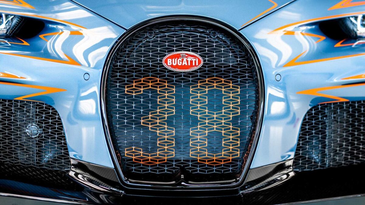 bugatti chiron super sport first customer deliveries 5 بوجاتي شيرون تسابق مكوكاً فضائياً في الولايات المتحدة لإثبات السيادة على الأرض!