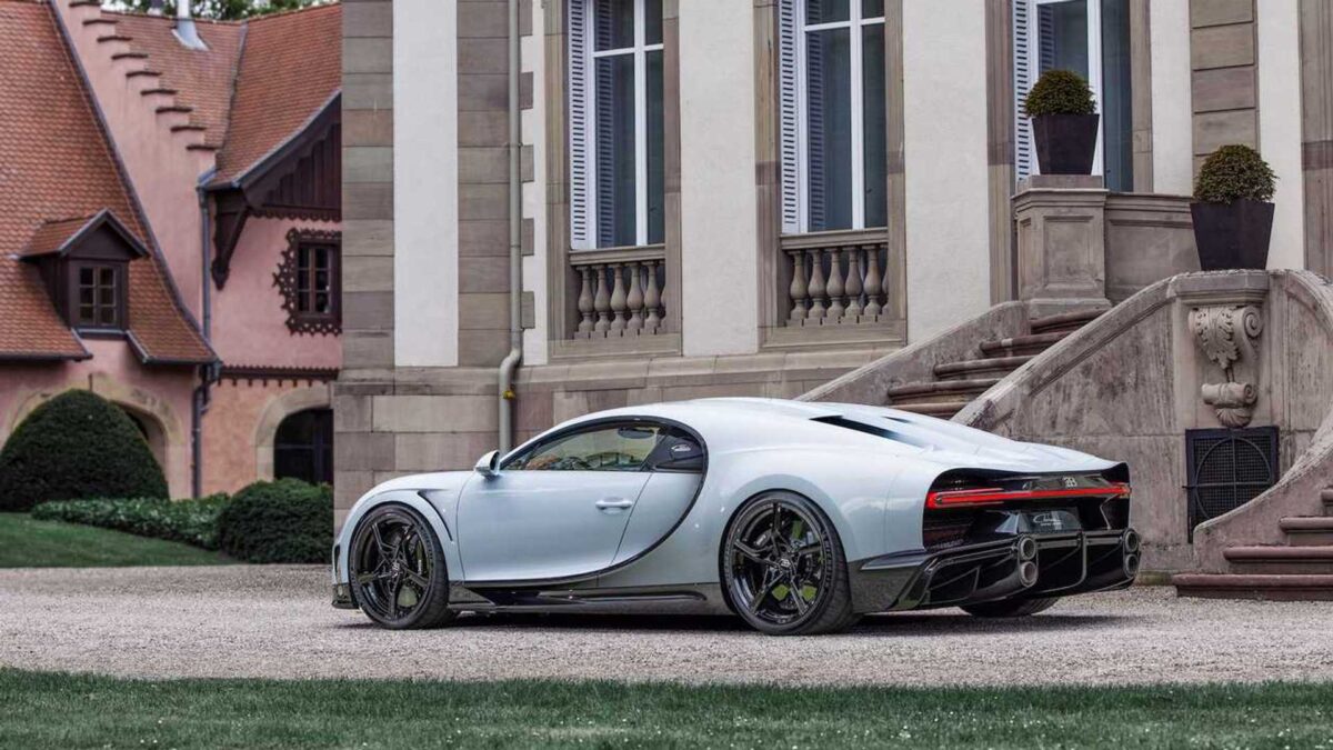 bugatti chiron super sport first customer deliveries 7 بوجاتي شيرون تسابق مكوكاً فضائياً في الولايات المتحدة لإثبات السيادة على الأرض!