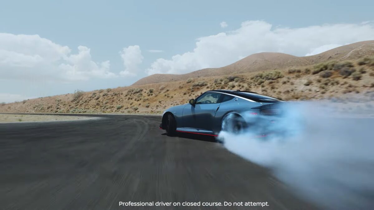 first 2024 nissan z nismo teaser shows everything inside and out while drifting 11 نيسان نيسمو Z الرياضية الرائدة في المجال تظهر في فيديو تشويقي رسمي مع اقتراب التدشين