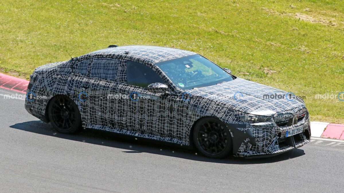 next gen bmw m5 spy photos 7 بي ام دبليو M5 الرياضية الجديدة كلياً تظهر أثناء اختبارها في حلبة نوربورغرينغ الأيقونية