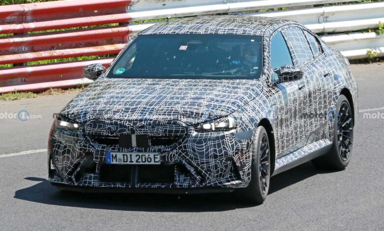 next gen bmw m5 spy photos بي ام دبليو M5 الرياضية الجديدة كلياً تظهر أثناء اختبارها في حلبة نوربورغرينغ الأيقونية