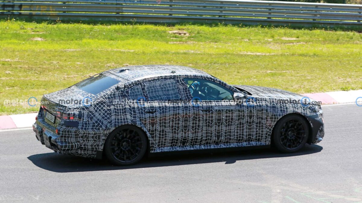 next gen bmw m5 spy photos 9 بي ام دبليو M5 الرياضية الجديدة كلياً تظهر أثناء اختبارها في حلبة نوربورغرينغ الأيقونية