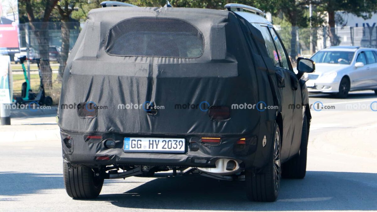 next gen hyundai santa fe spy photo 13 هيونداي سنتافي 2024 الجيل الجديد كلياً يظهر أثناء اختباره مع اقتراب التدشين الرسمي