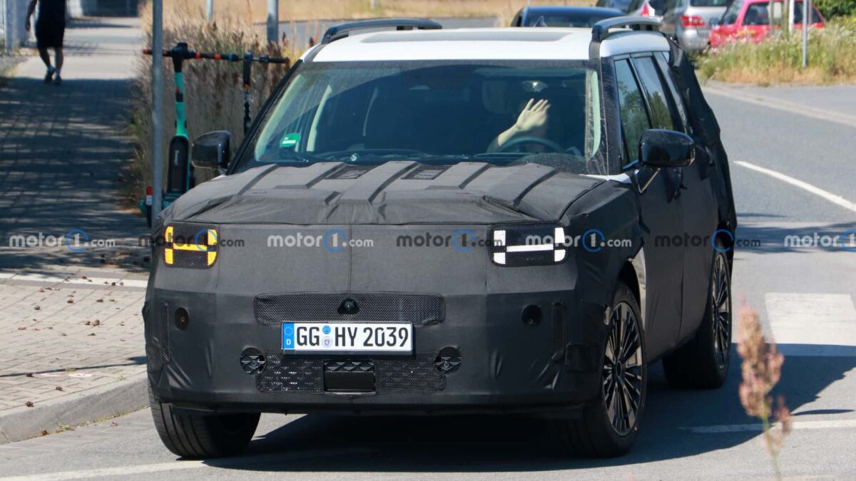 next gen hyundai santa fe spy photo 3 هيونداي سنتافي 2024 الجيل الجديد كلياً يظهر أثناء اختباره مع اقتراب التدشين الرسمي