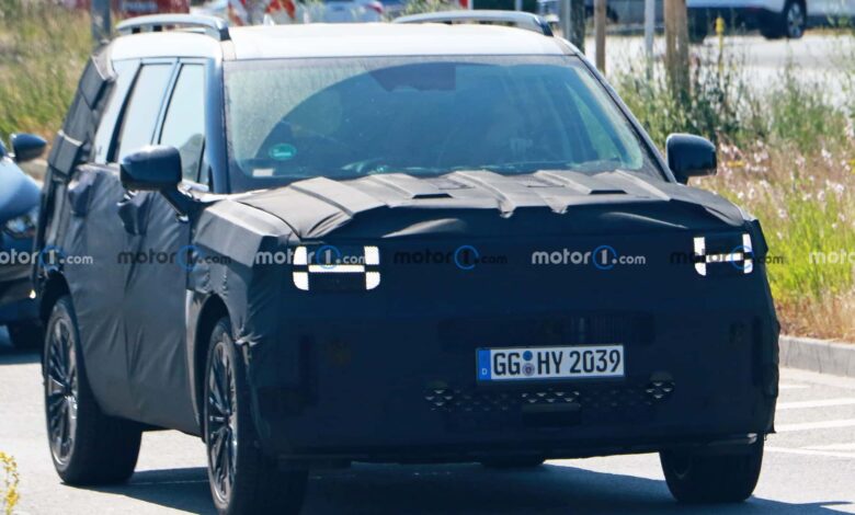 next gen hyundai santa fe spy photo 9 هيونداي سنتافي 2024 الجيل الجديد كلياً يظهر أثناء اختباره مع اقتراب التدشين الرسمي