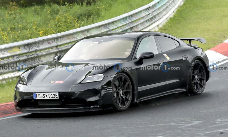 porsche taycan turbo gt front view spy photo 3 بورشه تستعد لصعق عالم السيارات الكهربائية بموديل تايكان توربو GT بقوة تتجاوز ألف حصان!