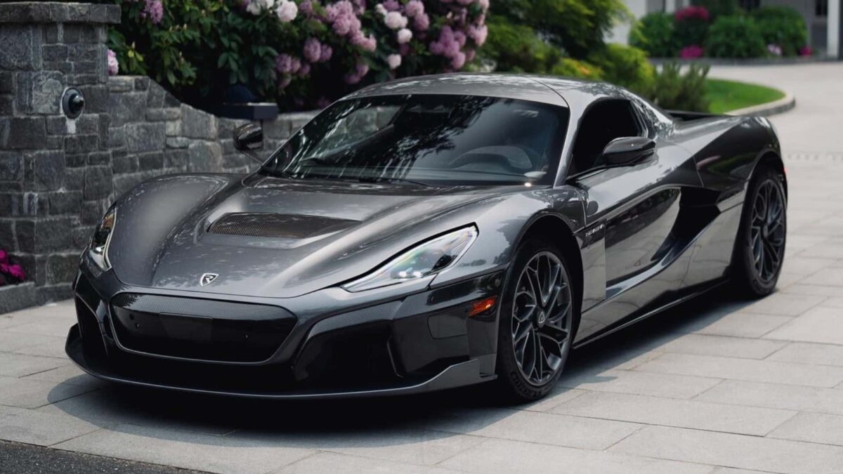 rimac nevera first customer delivery in united states ريماك الكرواتية تبدأ بتسليم أولى سيارات نيفيرا الأسرع في التاريخ