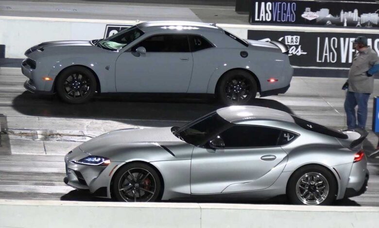 toyota supra vs dodge challenger hellcat drag race هل تصمد تويوتا سوبرا أمام دودج تشالنجر هيلكات في سباقات التسارع؟