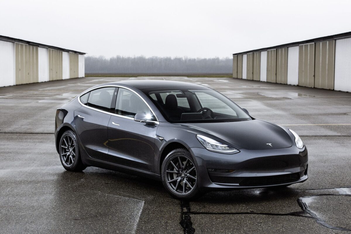 2019 tesla model3 lt airporthero low 101 1587061146 تيسلا تعلن عن تخفيضات جديدة لأسعار موديلاتها لأقل مستوى في تاريخها