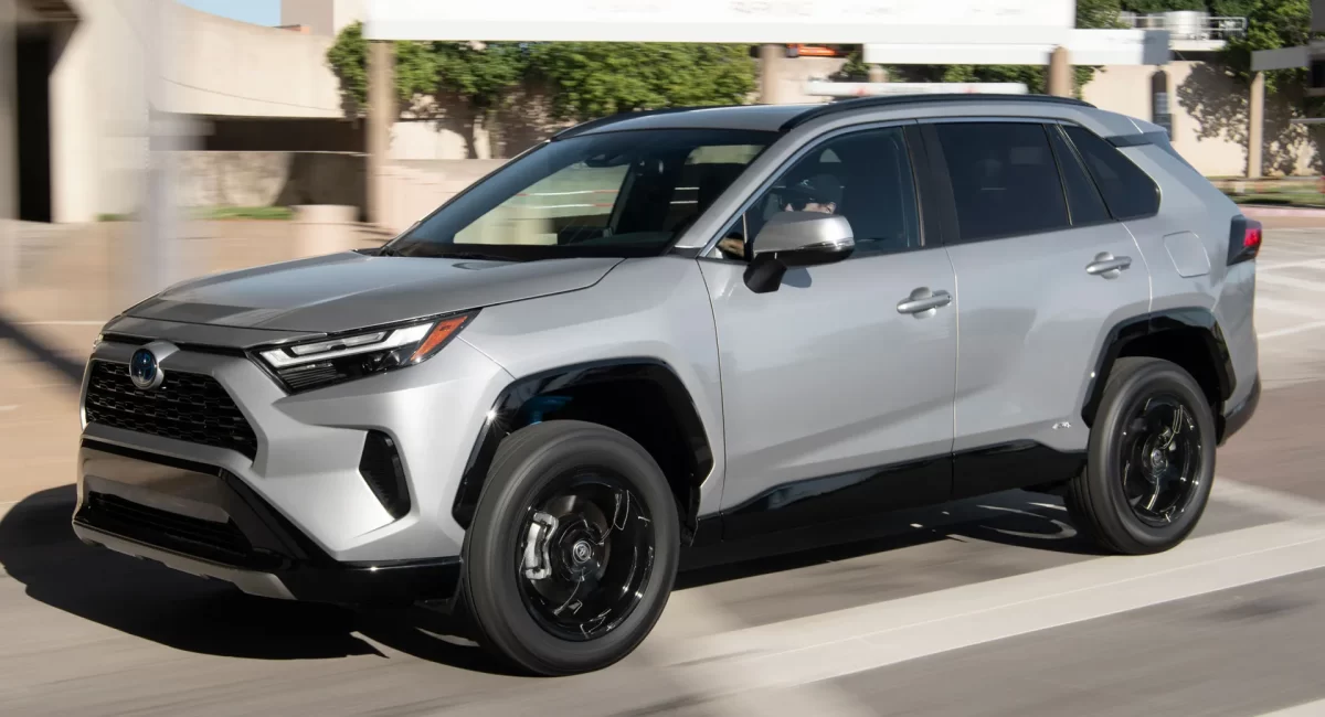 2022 Toyota RAV4 جنرال موتورز تتفوق على تويوتا في مبيعات النصف الأول من 2023 بالولايات المتحدة