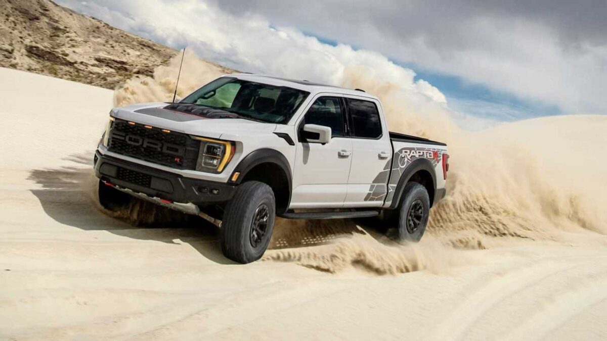 2023 ford f 150 raptor r exterior 2 هذه أعلى شاحنات البيك أب مبيعاً في السوق الأمريكي خلال 2023