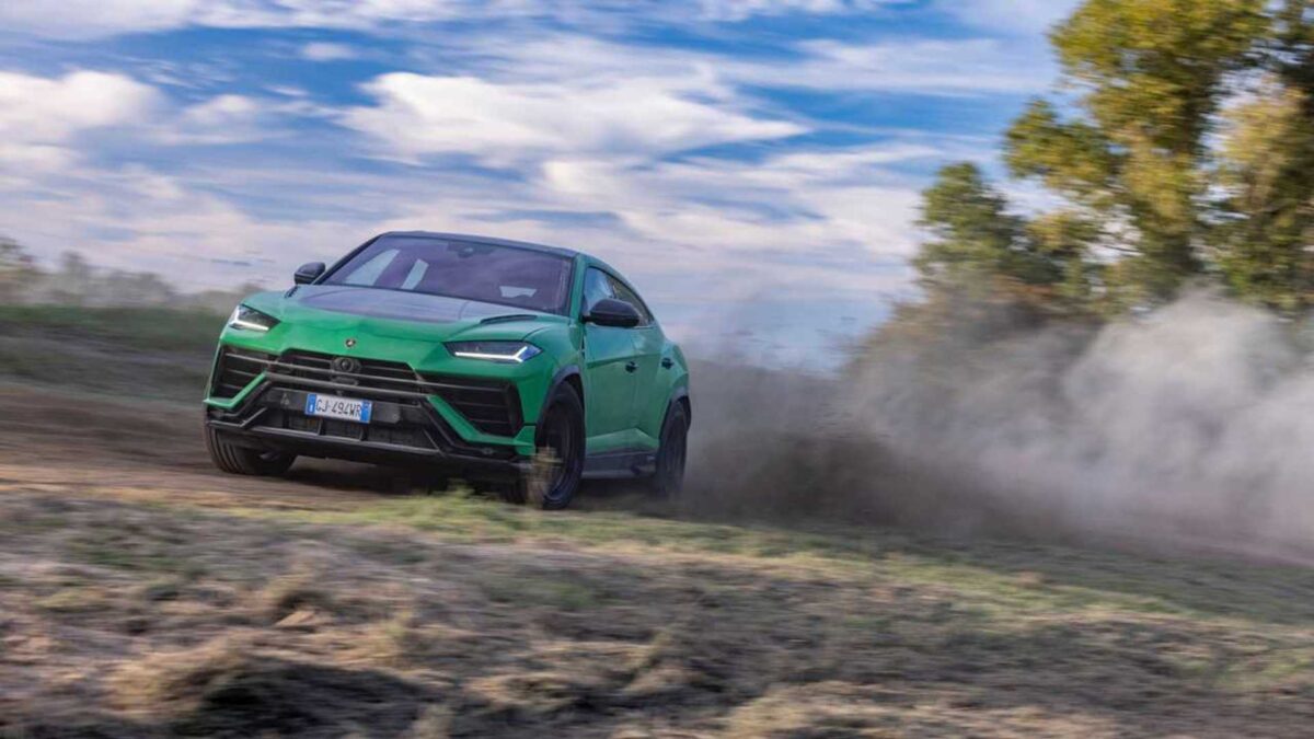 2023 lamborghini urus performante لامبورجيني تحقق أعلى مبيعات في تاريخها خلال 2023 بفضل الشهية المفتوحة لأثرياء العالم