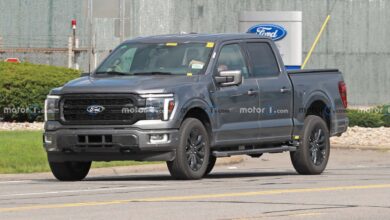 2024 ford f 150 front view spy photo 1 فورد F-150 فيس ليفت الجديدة تظهر من جديد بدون أي تمويهات قبل التدشين الوشيك