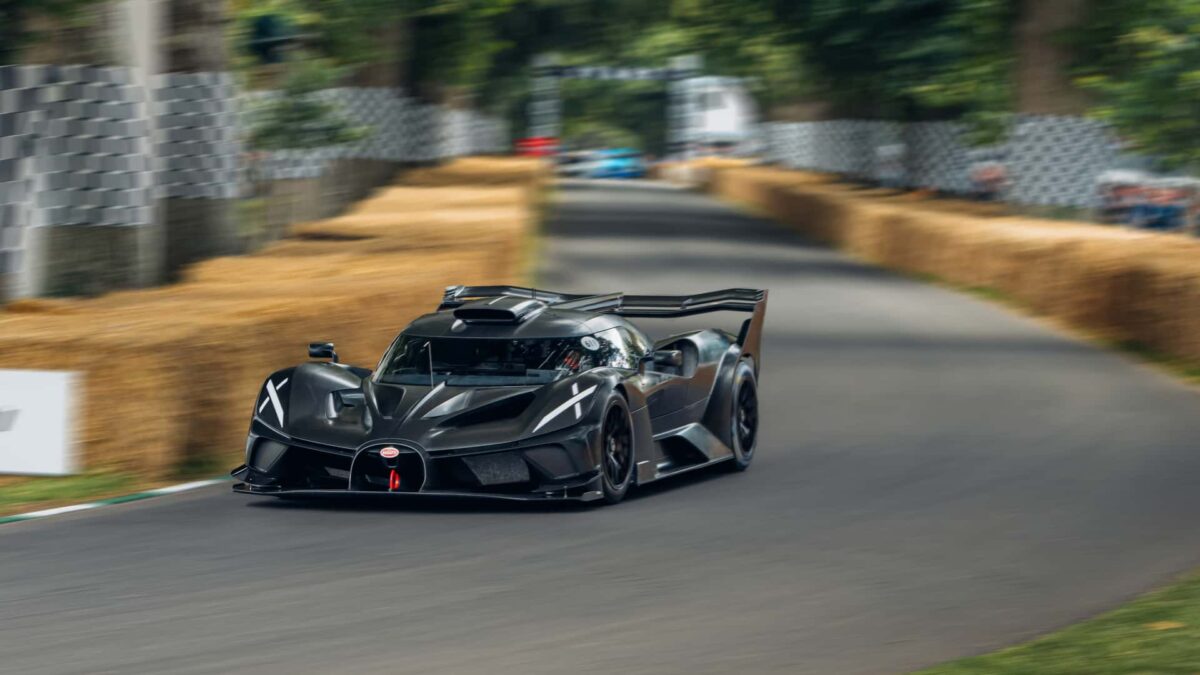 bugatti bolide at goodwood 4 بوجاتي تستعرض أداء بولايد الرائعة، آخر سيارة مزودة بمحرك 16 سلندر الأيقوني للعلامة، في مهرجان السرعة البريطاني