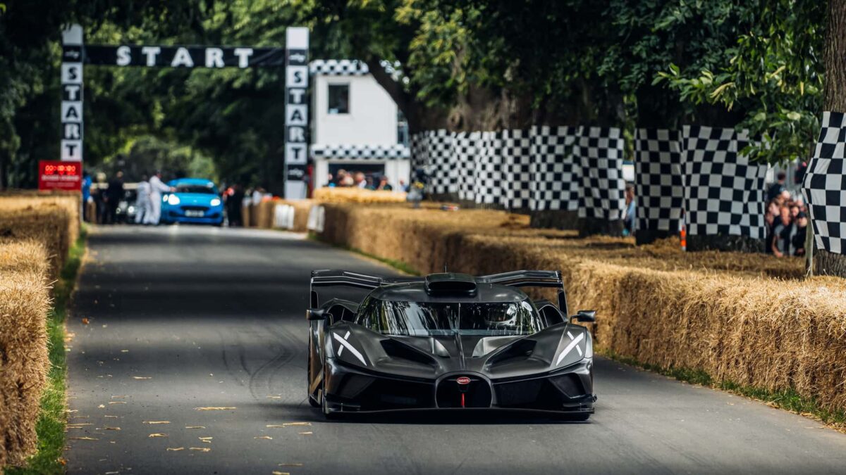 bugatti bolide at goodwood 5 بوجاتي تستعرض أداء بولايد الرائعة، آخر سيارة مزودة بمحرك 16 سلندر الأيقوني للعلامة، في مهرجان السرعة البريطاني