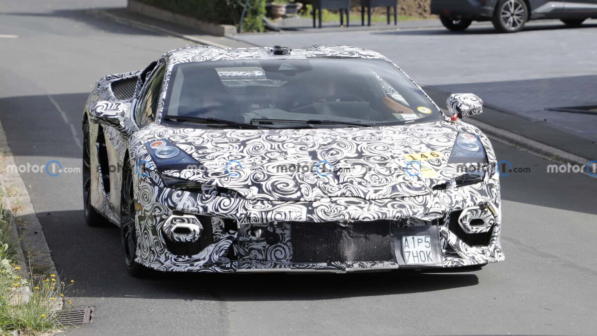 lamborghini huracan replacement front view spy photo أول فيديو تجسسي لخليفة لامبورجيني هوراكان الجديدة كلياً وسماع صوت محركها