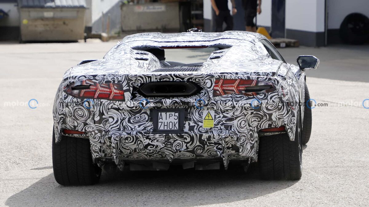 lamborghini huracan replacement rear view spy photo أول فيديو تجسسي لخليفة لامبورجيني هوراكان الجديدة كلياً وسماع صوت محركها