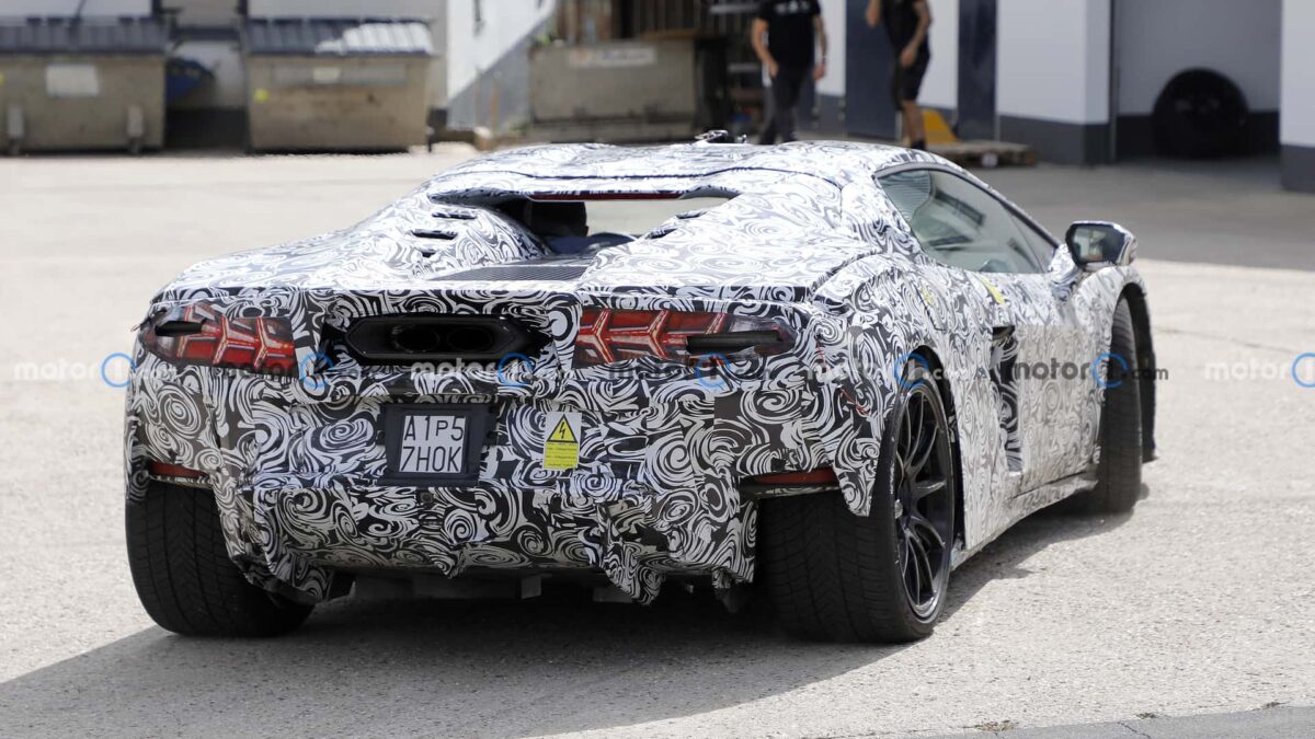 lamborghini huracan replacement rear view spy photo 2 أول فيديو تجسسي لخليفة لامبورجيني هوراكان الجديدة كلياً وسماع صوت محركها