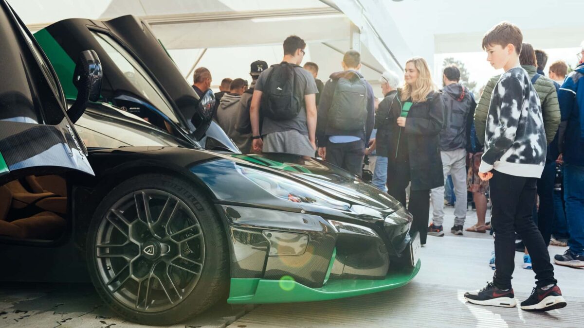 rimac nevera at goodwood hillclimb 7 ريماك نيفيرا الكرواتية تكسر أرقام السرعة القياسية للسيارات الكهربائية في مضمار جودوود البريطاني الشهير