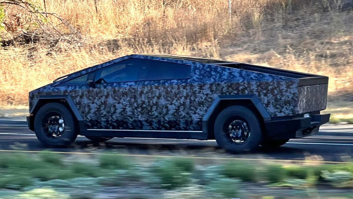 tesla cybertruck dark camo 3 تيسلا سايبرتراك الجديدة تظهر أثناء اختبارها بخارجية سوداء شرسة مع اقتراب موعد الإنتاج