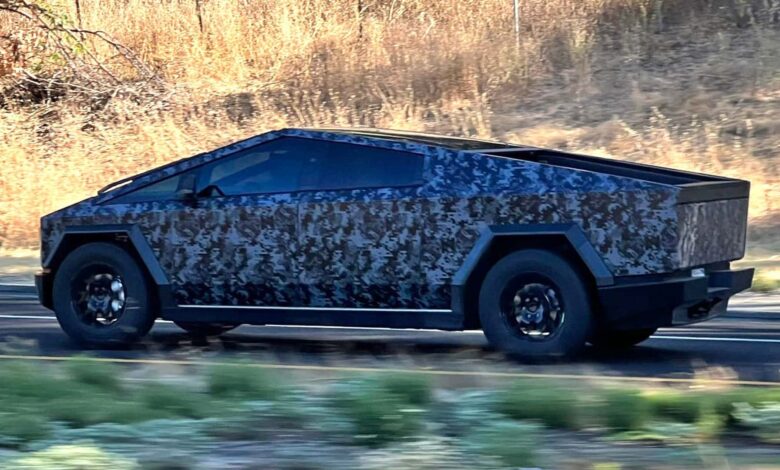 tesla cybertruck dark camo 3 تيسلا سايبرتراك الجديدة تظهر أثناء اختبارها بخارجية سوداء شرسة مع اقتراب موعد الإنتاج