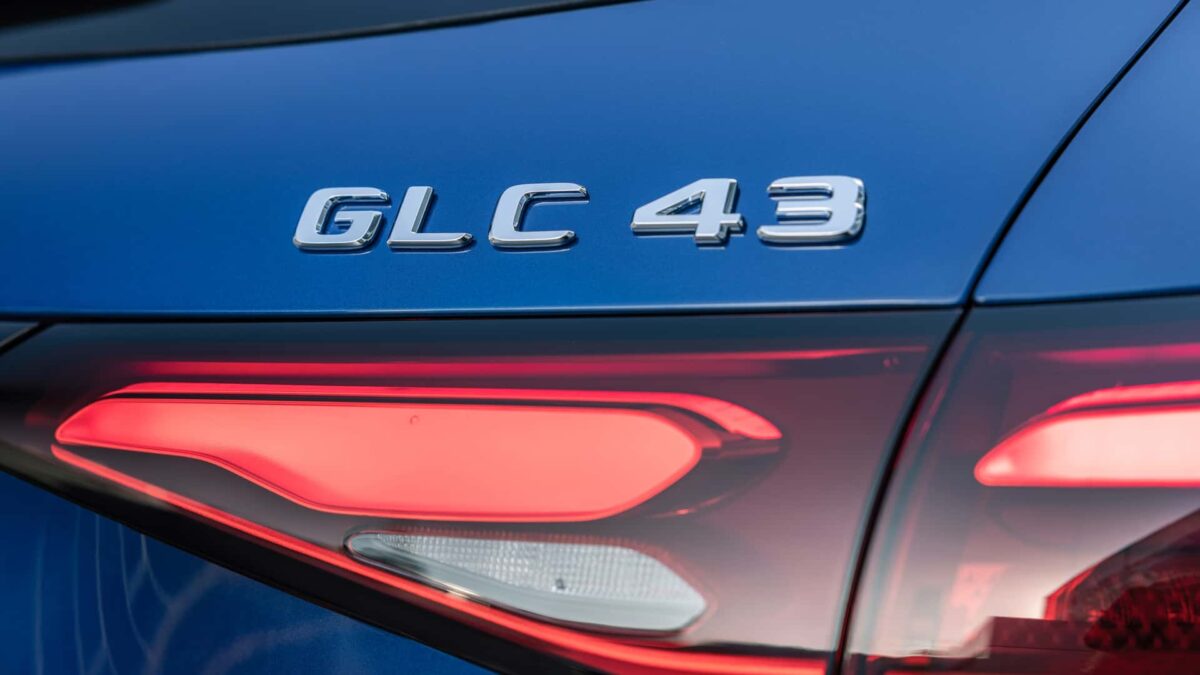 مرسيدس glc 30 مرسيدس تكشف النقاب عن إصدارات AMG GLC الرائدة الجديدة بمحركات 4 سلندر توربو قوية