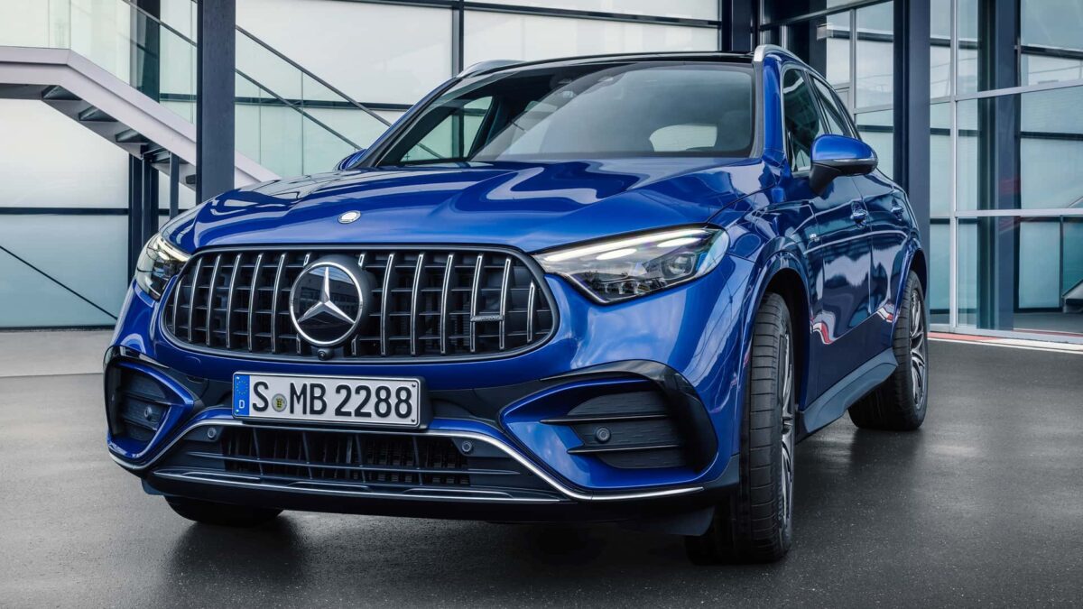 مرسيدس glc 33 مرسيدس تكشف النقاب عن إصدارات AMG GLC الرائدة الجديدة بمحركات 4 سلندر توربو قوية