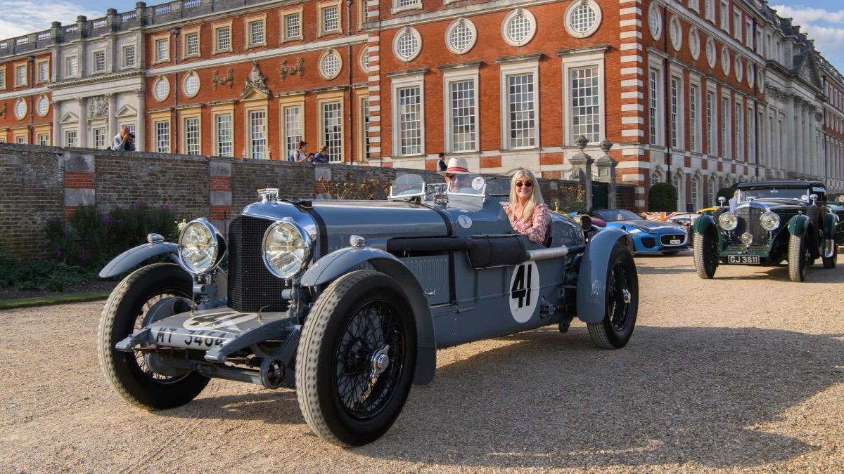 1929 bentley speed six old number one 1 عشرات السيارات الكلاسيكية الفائزة بسباقات لومان الشهيرة على مدار العقود تجتمع في حدث بريطاني للاحتفال بالذكرى المئوية للسباق