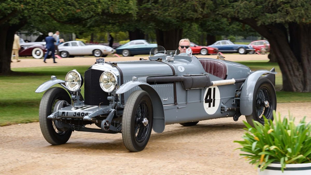 1929 bentley speed six old number one عشرات السيارات الكلاسيكية الفائزة بسباقات لومان الشهيرة على مدار العقود تجتمع في حدث بريطاني للاحتفال بالذكرى المئوية للسباق