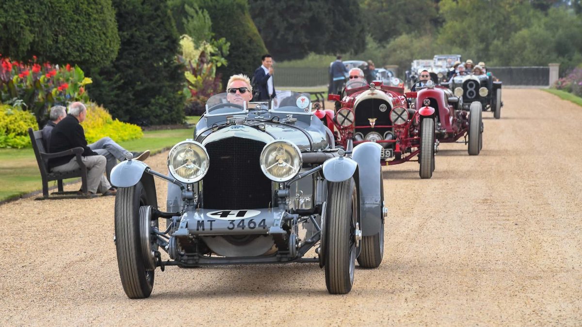 1929 bentley speed six old number one 3 عشرات السيارات الكلاسيكية الفائزة بسباقات لومان الشهيرة على مدار العقود تجتمع في حدث بريطاني للاحتفال بالذكرى المئوية للسباق