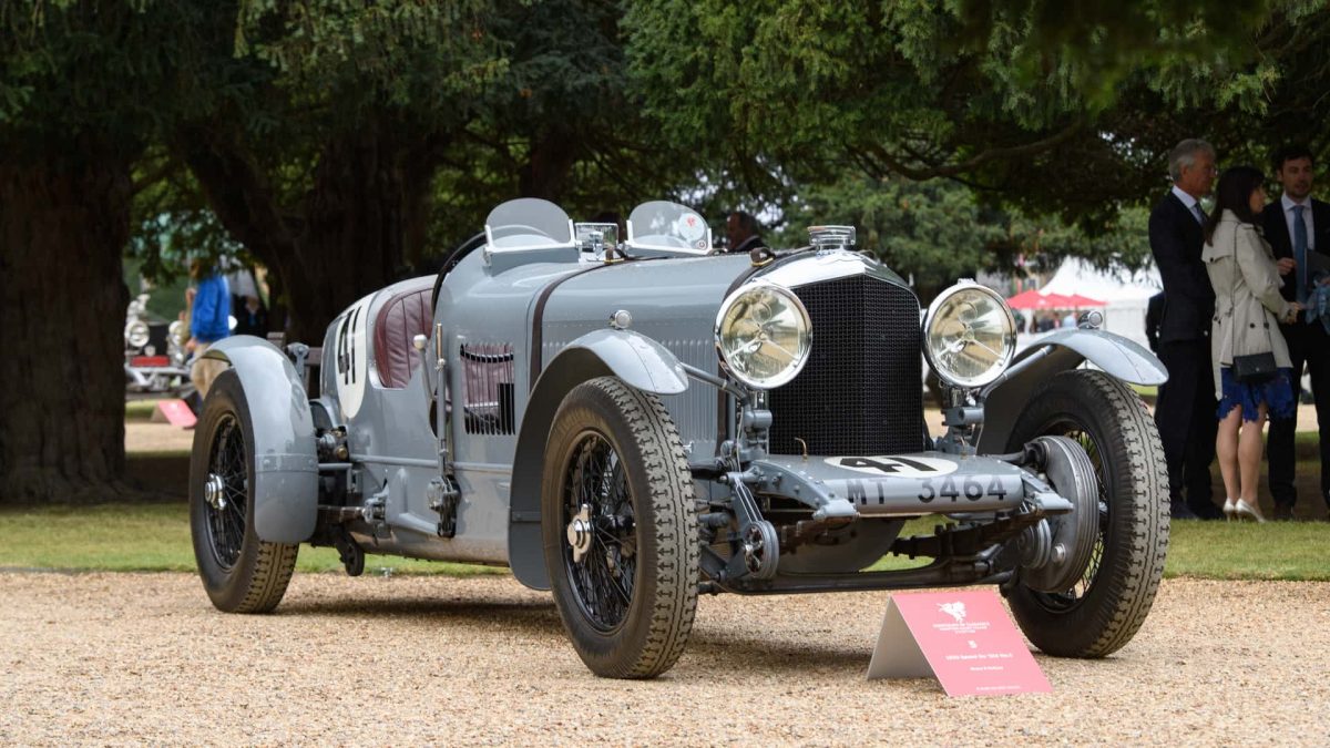 1929 bentley speed six old number one 4 عشرات السيارات الكلاسيكية الفائزة بسباقات لومان الشهيرة على مدار العقود تجتمع في حدث بريطاني للاحتفال بالذكرى المئوية للسباق