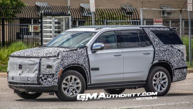 2024 Chevrolet Tahoe Premier Prototype Spy Shots July 2023 Exterior 004 1024x683 1 شيفروليه تؤجل تحديثات منتصف العمر لتاهو وسوبربان لما بعد 2024