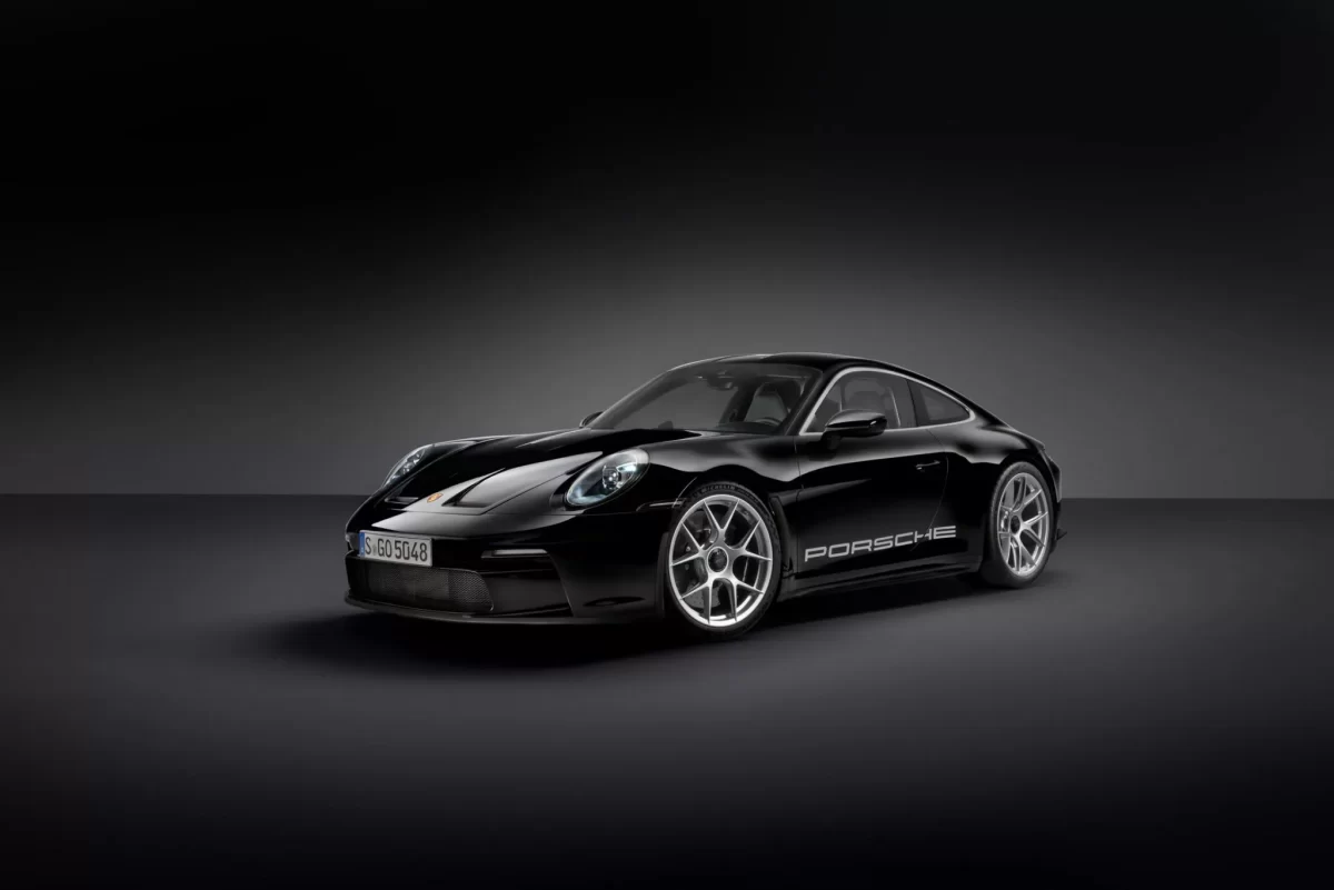 2024 Porsche 911 S T 19 2048x1367 1 بورشه تحتفل بالذكرى الستين لموديل 911 الأيقوني بإصدار حصري جديد بتعديلات عميقة