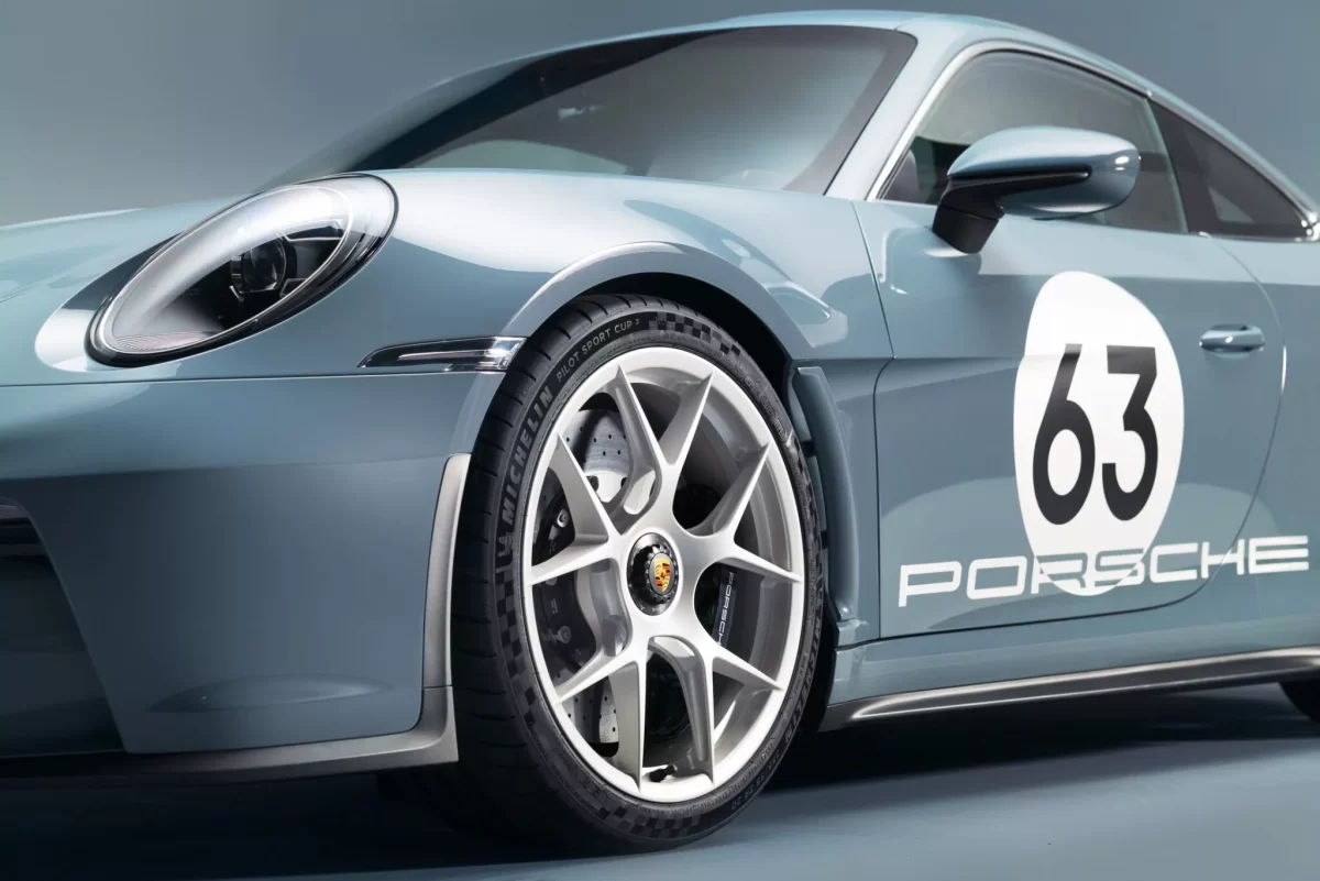 2024 Porsche 911 S T 45 2048x1367 1 بورشه تحتفل بالذكرى الستين لموديل 911 الأيقوني بإصدار حصري جديد بتعديلات عميقة