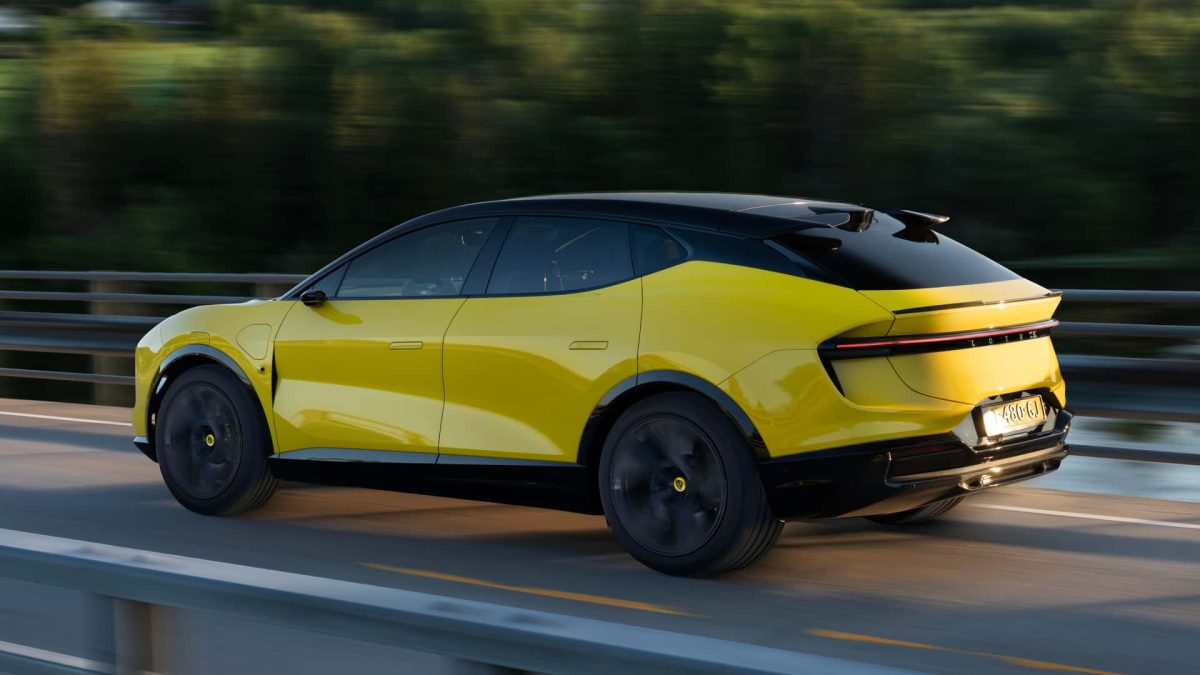 2024 lotus eletre s exterior rear quarter علامة لوتس البريطانية المملوكة لجيلي تحاول استعادة مجدها بموديل إليتير الكهربائي الجديد