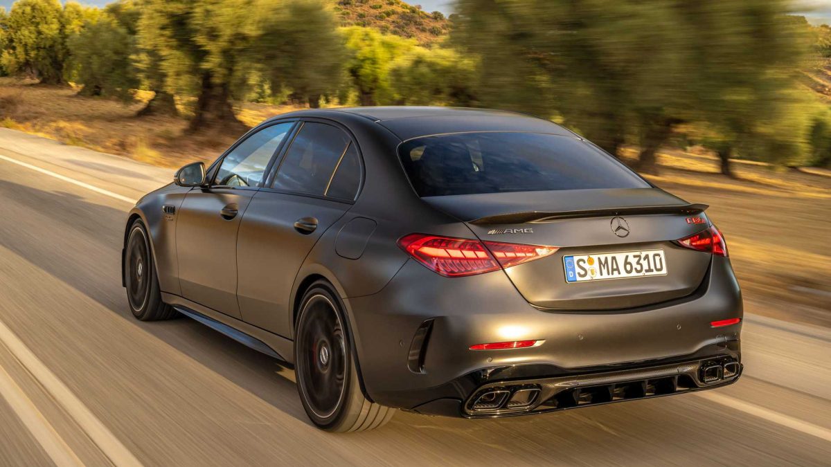 2024 mercedes amg c63 s e performance exterior 2 محركات 8 سلندر المحبوبة ستعود لموديلات مرسيدس سي كلاس وإي كلاس بعد غياب!