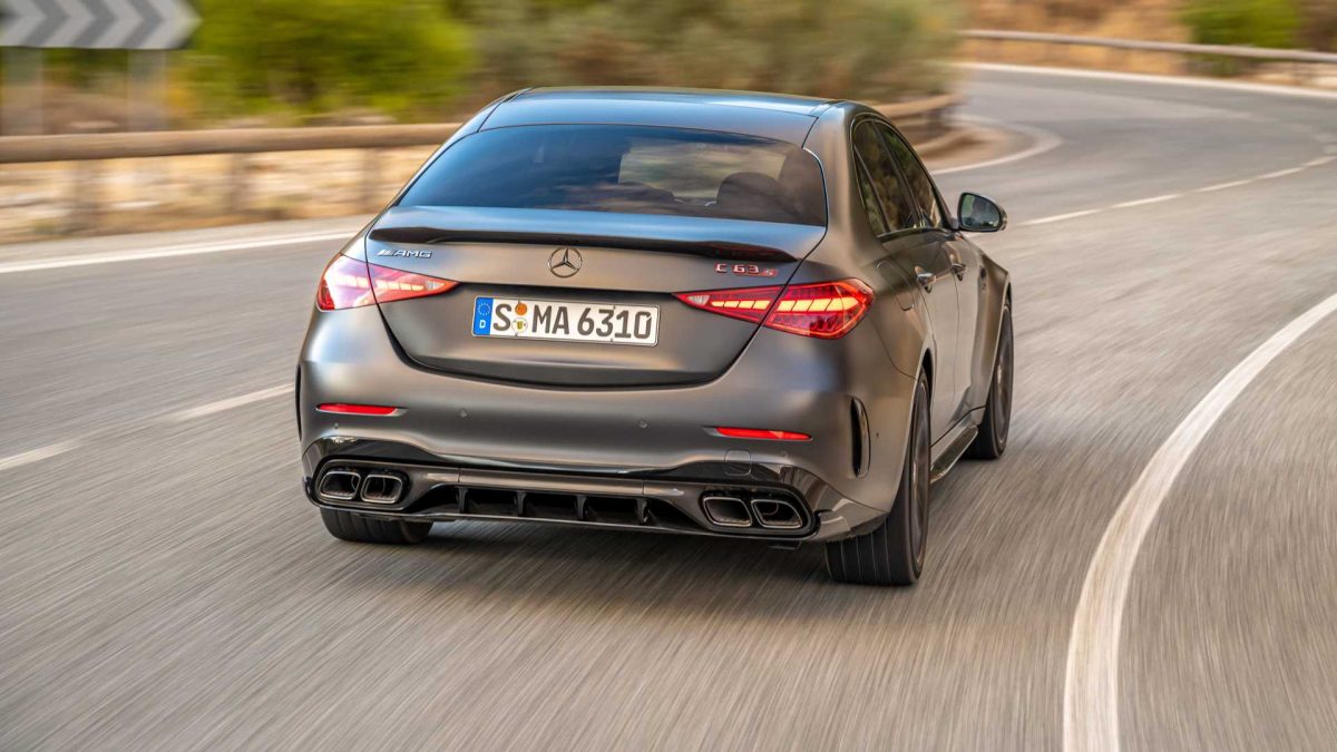 2024 mercedes amg c63 s e performance exterior 3 محركات 8 سلندر المحبوبة ستعود لموديلات مرسيدس سي كلاس وإي كلاس بعد غياب!