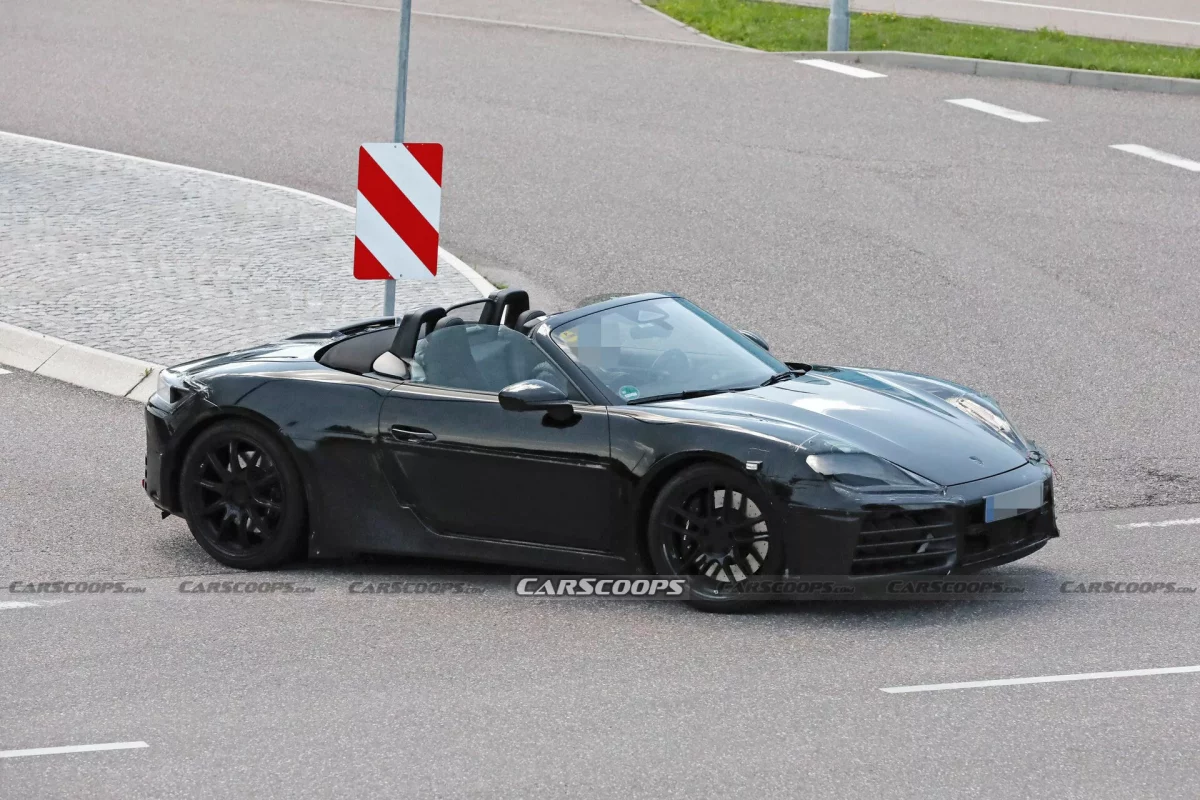 2025 Porsche 718 Boxster EV 811 4 بورشه 718 البديعة ستنتقل لجيل كهربائي جديد كلياً مع رصده أثناء اختباره في الطرق العامة