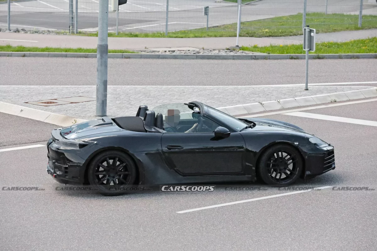 2025 Porsche 718 Boxster EV 811 6 بورشه 718 البديعة ستنتقل لجيل كهربائي جديد كلياً مع رصده أثناء اختباره في الطرق العامة