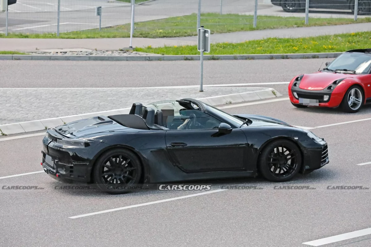 2025 Porsche 718 Boxster EV 811 7 بورشه 718 البديعة ستنتقل لجيل كهربائي جديد كلياً مع رصده أثناء اختباره في الطرق العامة