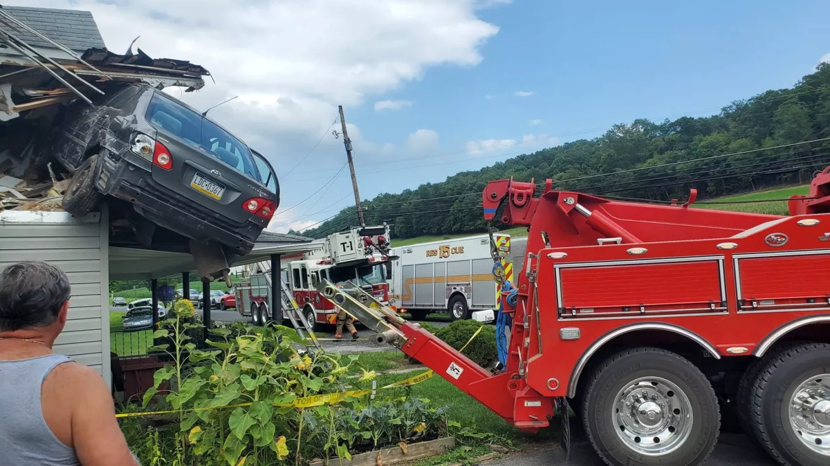 FB 2023 Toyota Corolla Crash Home 4 2048x1152 1 تويوتا كورولا تطير في الهواء وتصطدم بالطابق الثاني لمنزل في حادث مروع