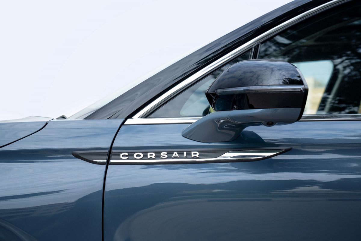 Lincoln Corsair Exterior Shot 1 لينكون كورسير الجديدة تضفي الأناقة الرياضيّة على سوق السيارات متعدّدة الاستخدامات والفاخرة في الشرق الأوسط