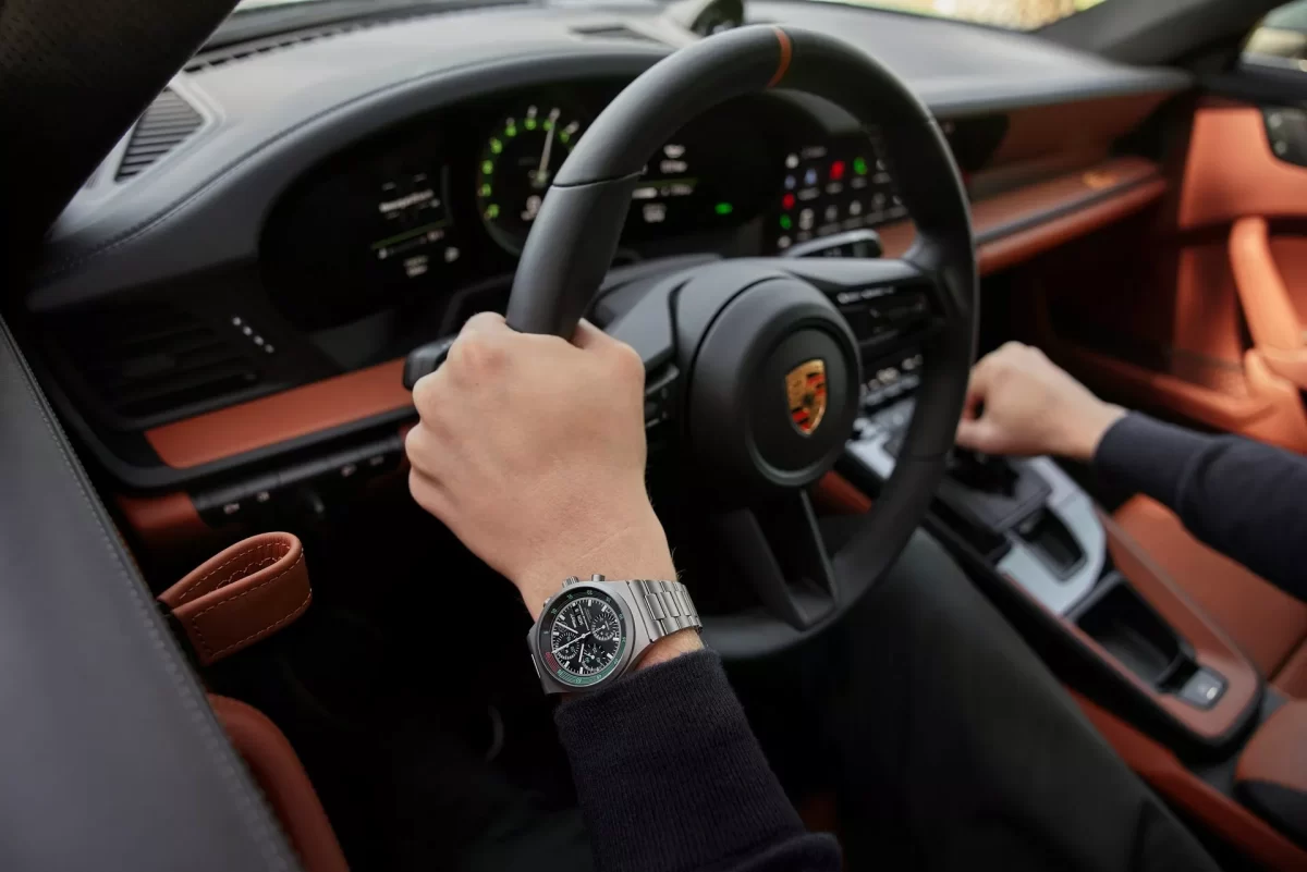 Porsche 911 ST Chronograph 20 بورشه تكشف عن ساعة يد فاخرة حصرية جداً بسعر 50 ألف ريال للاحتفال بالذكرى الستين لطرح موديل 911 الأيقوني