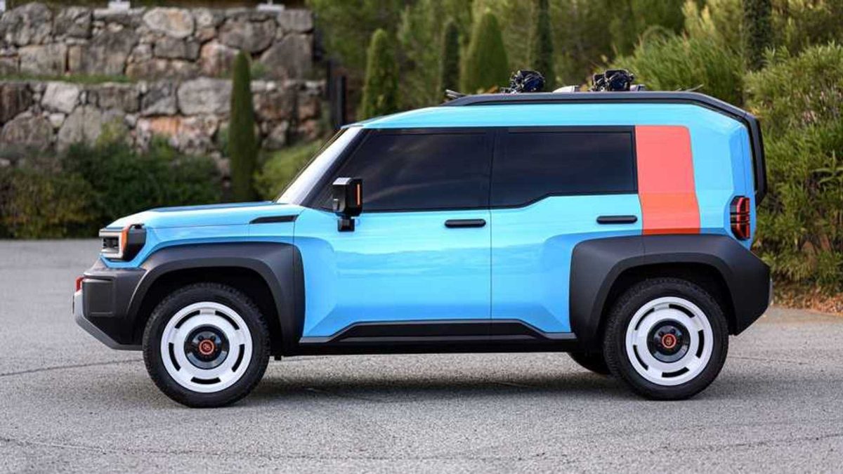 toyota compact cruiser ev full size model exterior side view تويوتا تسجل اسم "لاند هوبر" في اليابان للاستخدام التجاري لموديل جديد كلياً